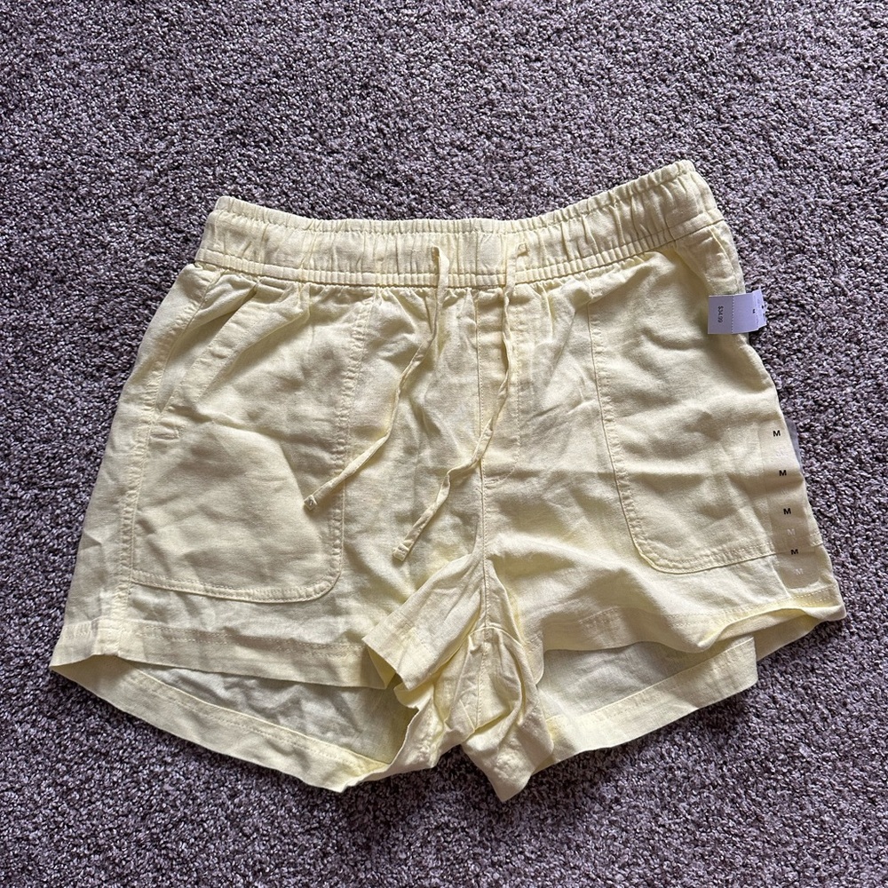 GAP Women's Light Yellow Cargo Shorts